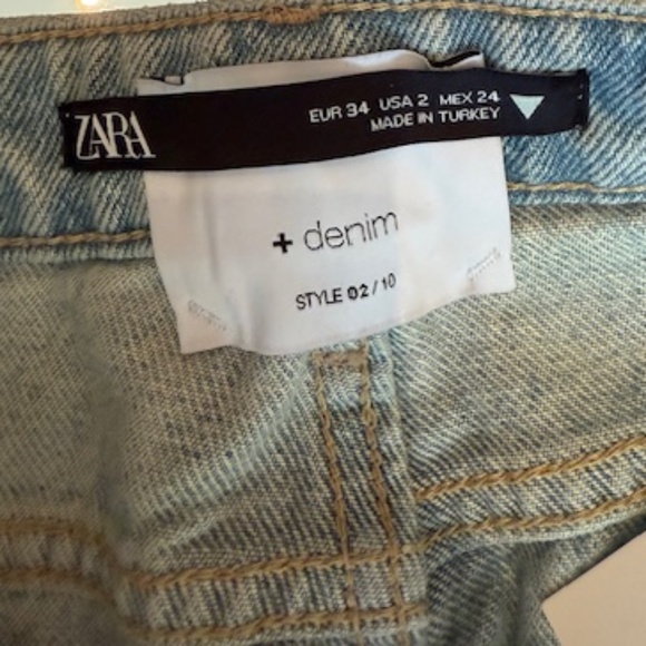 NWT Zara High Waist Straight Ankle Jeans in Light Blue Wash - Size 2 - Picture 4 of 9